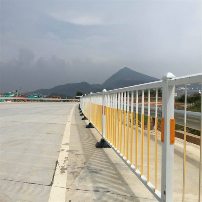 锌钢护栏:现代建筑安全的隐形卫士